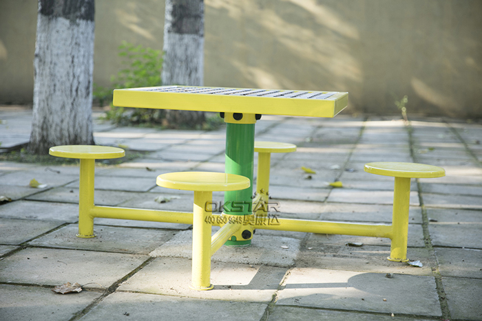 小区室外健身器材——棋牌桌的正确操作方法