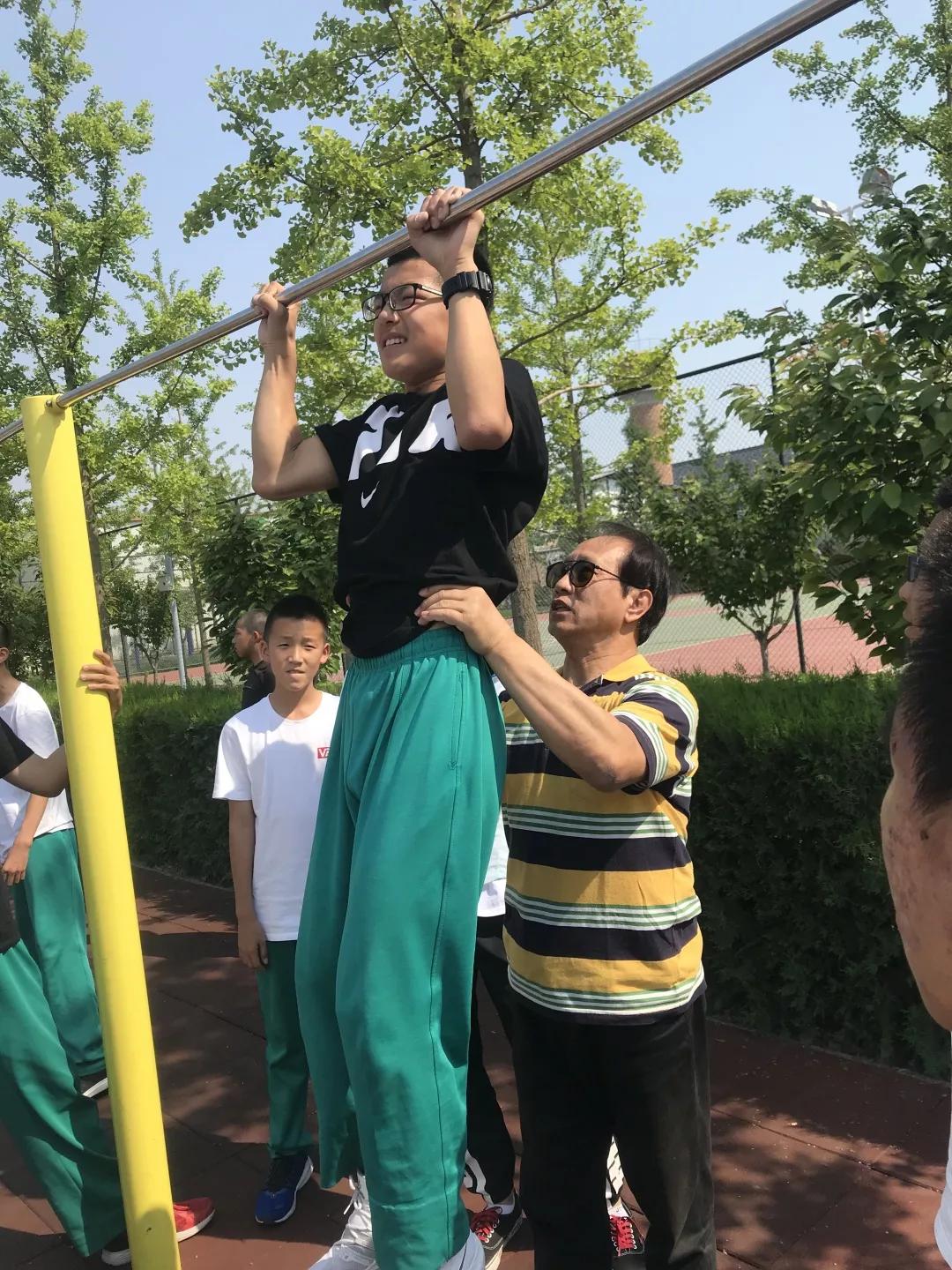 北京奥康达邀请国家体育总局专家指导北京一零一中怀柔校区体育工作，推进校企产学研合作。
